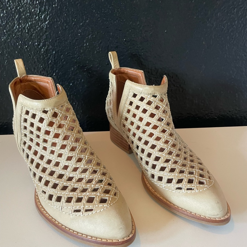 Jeffrey Campbell Cream Women's Ankle Boots